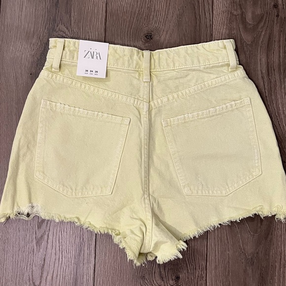 FRAYED HIGH RISE DENIM SHORTS ✨ - Picture 2 of 3